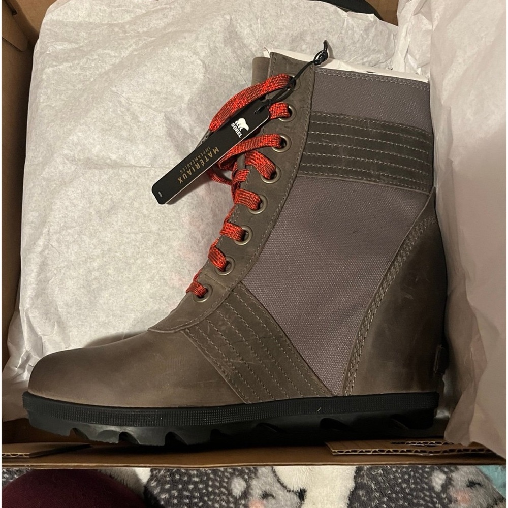 Sorel Lexie Wedge Bootie NIB size 9